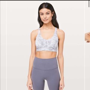 Lululemon Flow Freely Bra
Washed Marble Alpine White Silverscreen size 6